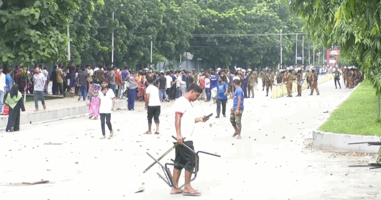 উত্তরা ইপিজেডে কারখানা বন্ধের জেরে সংঘর্ষ, শ্রমিক নিহত