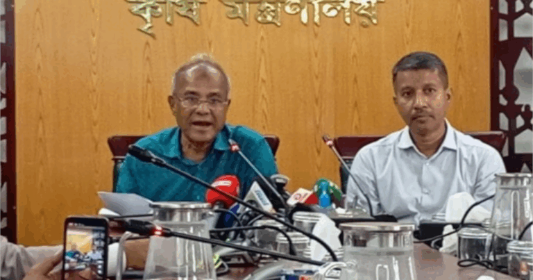ইয়াবার বিনিময়ে দেশ থেকে সার-ওষুধ পাচার হচ্ছে: কৃষি উপদেষ্টা