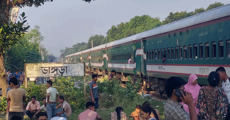 ৫ ঘণ্টা পর ঢাকা-উত্তরবঙ্গ ট্রেন চলাচল স্বাভাবিক