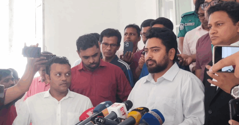 আ. লীগকে দলগতভাবে বিচারের আওতায় আনতে হবে: নাহিদ ইসলাম
