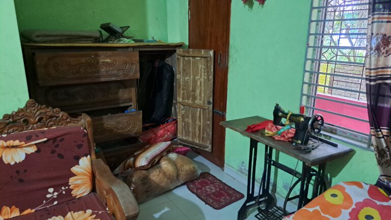 সাংবাদিকের বাসায় চুরি