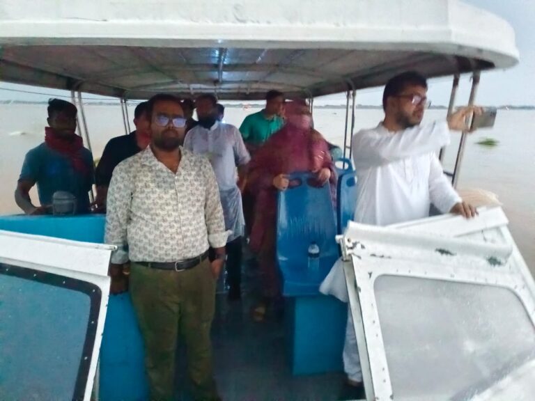 পদ্মা নদী থেকে ২৪ জেলে আটক