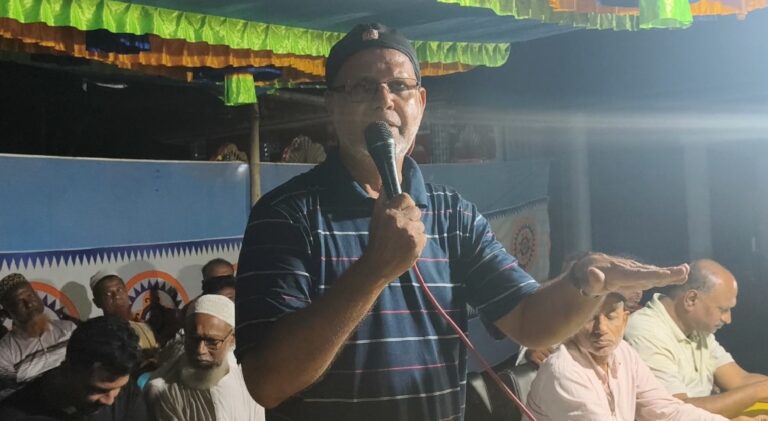 নিরীহ আ. লীগ কর্মীদের বুকে টেনে নেন বাগেরহাটের বিএনপি নেতা