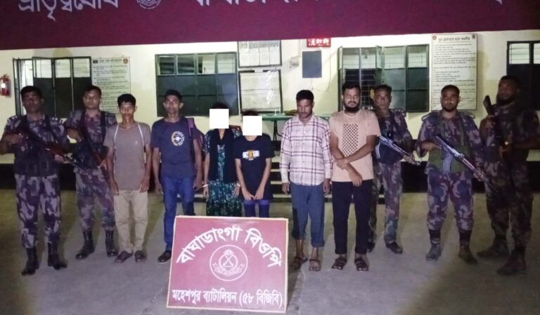 অবৈধভাবে সীমান্ত পারাপারের অভিযোগে ১০ বাংলাদেশী আটক