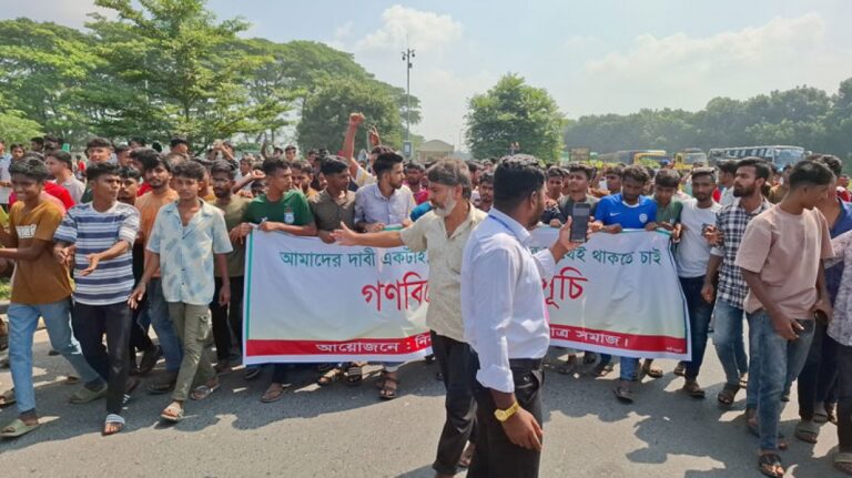 টাঙ্গাইলকে ঢাকা বিভাগে রাখার দাবিতে যমুনা সেতু অবরোধ