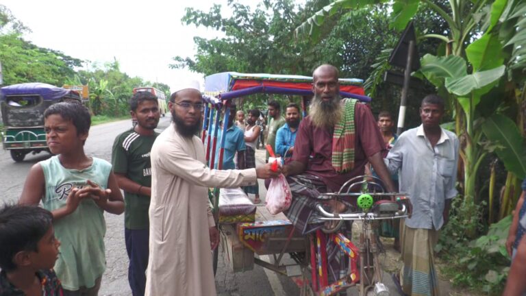এক টাকায় গরুর মাংস বিক্রি করে আলোচনায় রায়হান জামিল