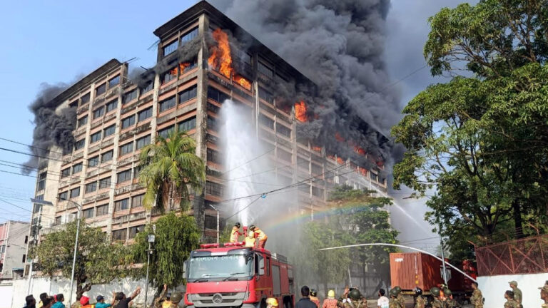 চট্টগ্রাম ইপিজেডে একটি কারখানায় ভয়াবহ আগুন
