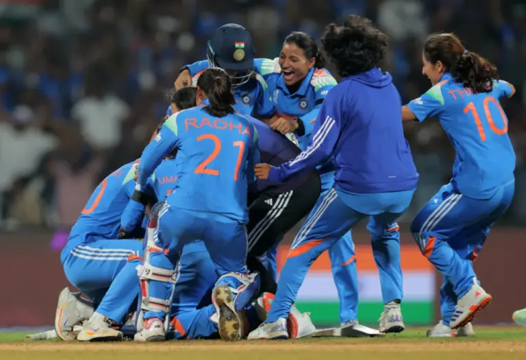 রান তাড়ায় ইতিহাস গড়ে ফাইনালে ভারত