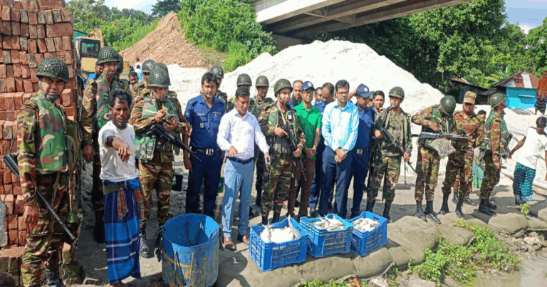 ‘মা ইলিশ’ রক্ষায় অভিযান: ৪০০ কেজি ইলিশ ও ৩ ট্রলার জব্দ