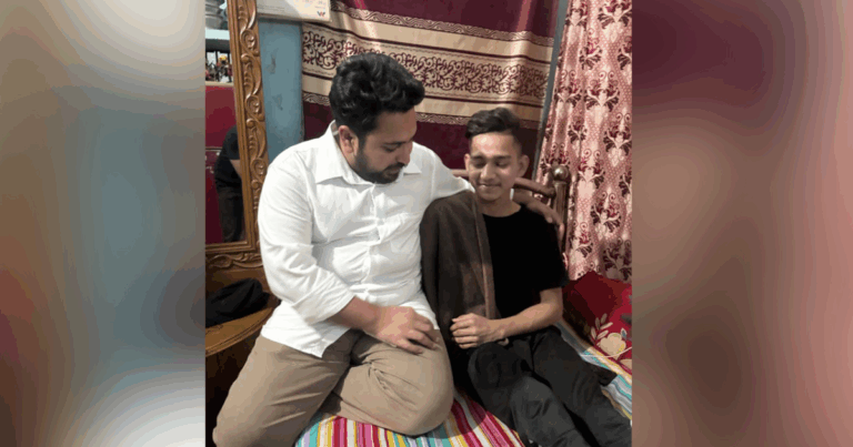 জুলাইযোদ্ধা আতিকুলের সঙ্গে দেখা করলেন নাহিদ ইসলাম
