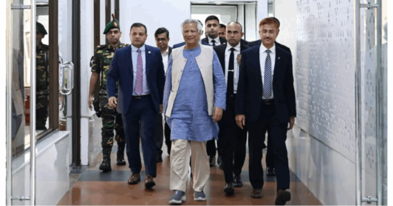 ইতালি সফর শেষে দেশে ফিরেছেন প্রধান উপদেষ্টা