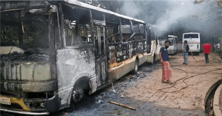 সাভারে ড্যাফোডিল ও সিটি ইউনিভার্সিটি শিক্ষার্থীদের সংঘর্ষ, বাস ভাঙচুর-আগুন