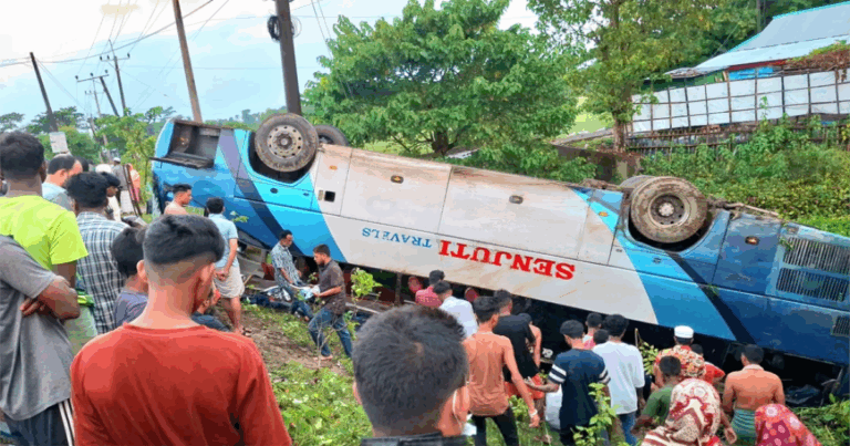 সুনামগঞ্জে নিয়ন্ত্রণ হারিয়ে বাস খাদে, মা-মেয়ে নিহত