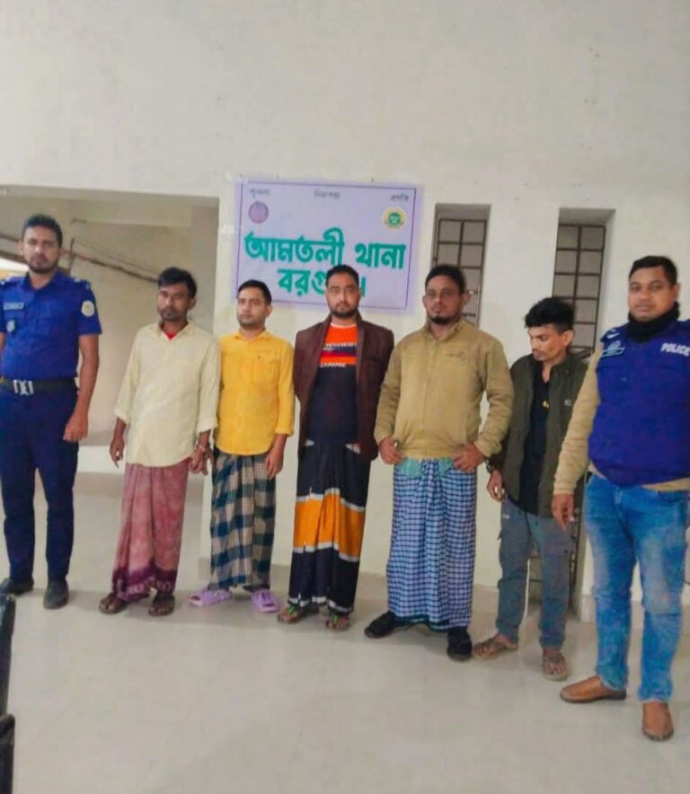 বরগুনায় বাসে অগ্নিসংযোগ, আটক ৫