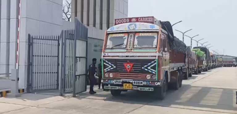 বেনাপোল বন্দরে আমদানি-রপ্তানি কার্যক্রম সচল