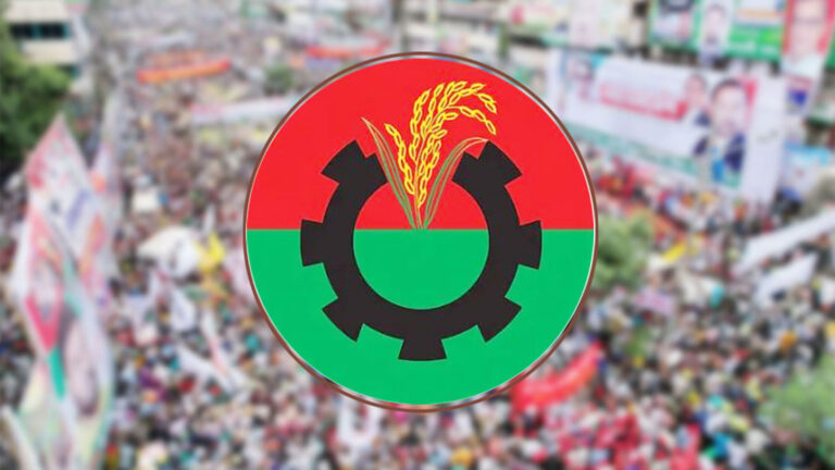 কুমিল্লায় মনোনয়ন বঞ্চিত মোবাশ্বের সমর্থকদের রেলপথ আটকে বিক্ষোভ