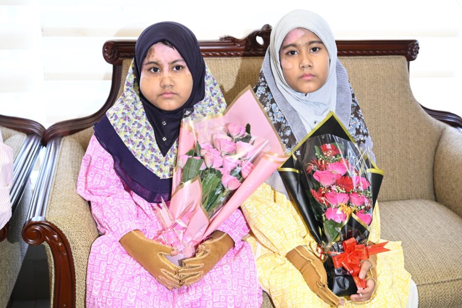 মাইলস্টোন দুর্ঘটনা: চিকিৎসা শেষে বাড়ি ফিরল যমজ দুই বোন