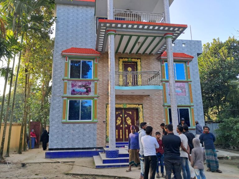 ফেনীতে দুর্ধর্ষ ডাকাতিতে অর্ধকোটি টাকার মাল লুট, গৃহকর্মী আহত