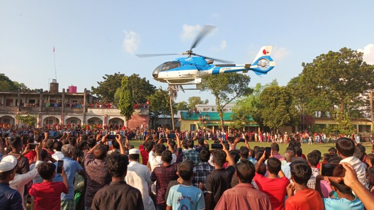 বিদ্যালয় বন্ধ রেখে মাঠে বিএনপি নেতার হেলিকপ্টার অবতরণ