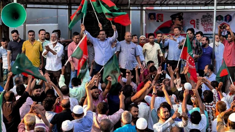মনজুর এলাহীর মনোনয়ন চেয়ে কাঁদছেন এলাকাবাসী