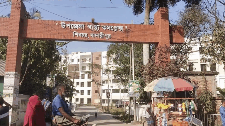 মাদারীপুরে কুকুরের কামড়ে আহত ১২