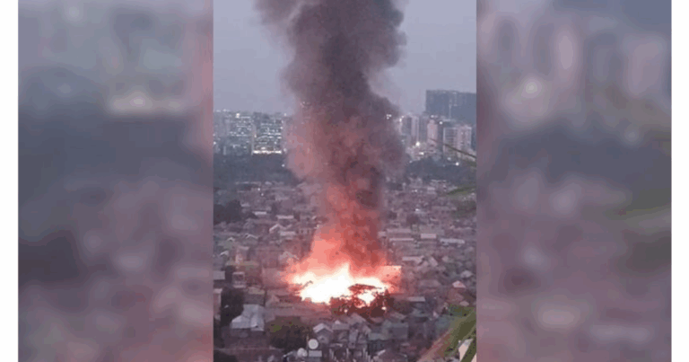 কড়াইল বস্তিতে ভয়াবহ আগুন, নিয়ন্ত্রণে ১১ ইউনিট