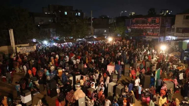 ৫ ঘণ্টা পর নিভল কড়াইল বস্তির আগুন
