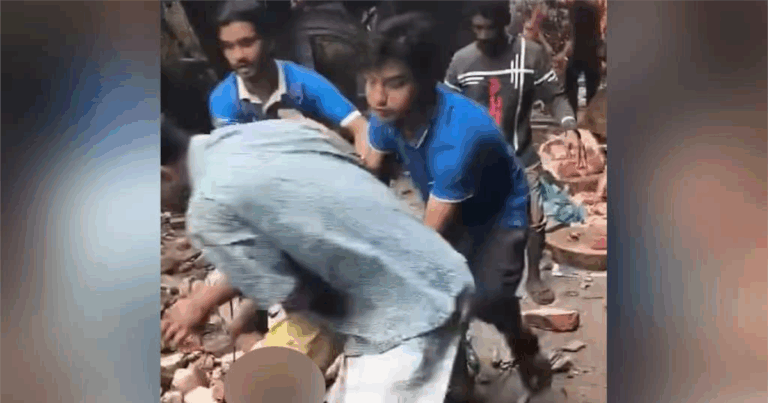ভূমিকম্পে পুরান ঢাকায় ভবনের রেলিং ভেঙে নিহত ৩