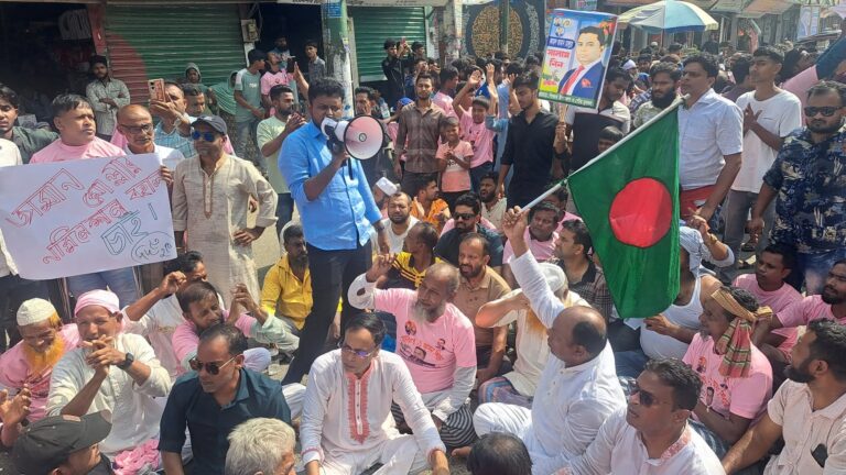 মাদারীপুরে কামাল মোল্লার মনোনয়ন স্থগিতে কর্মীদের বিক্ষোভ