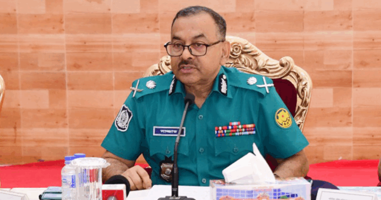 আগুন ও ককটেল হামলাকারীকে গুলির নির্দেশ দেওয়া হয়েছে: ডিএমপি কমিশনার