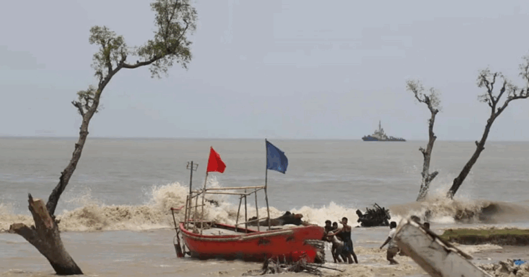 বঙ্গোপসাগরে লঘুচাপ, বন্দরে ৩ নম্বর সতর্কসংকেত জারি