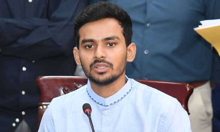 ফেসবুক পেজ হারালেন আসিফ মাহমুদ