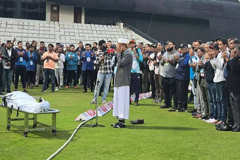 খেলার মাঠেই জাকির জানাজা সম্পন্ন