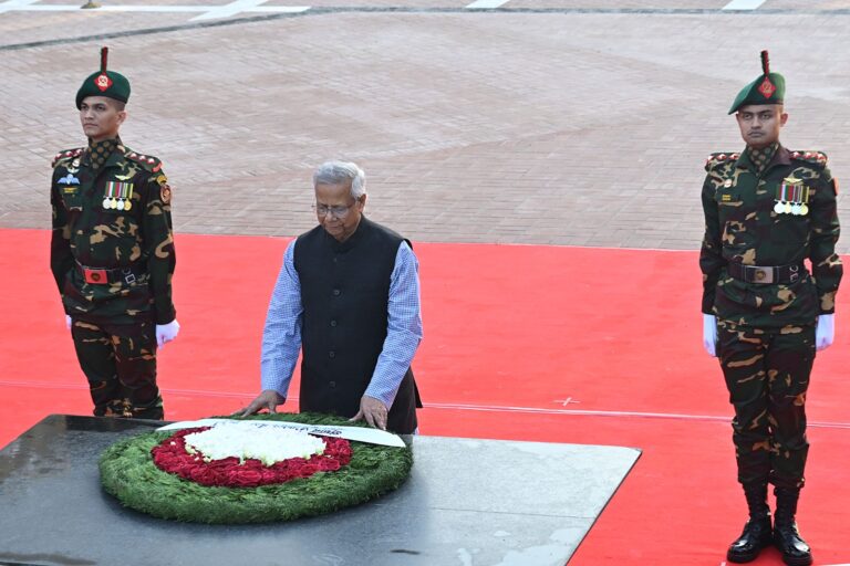 শহীদ বুদ্ধিজীবী স্মৃতিসৌধে প্রধান উপদেষ্টার শ্রদ্ধা নিবেদন