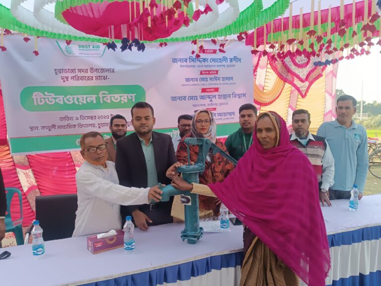 চুয়াডাঙ্গায় দোস্ত এইডের বিনামূল্যে টিউবওয়েল বিতরণ