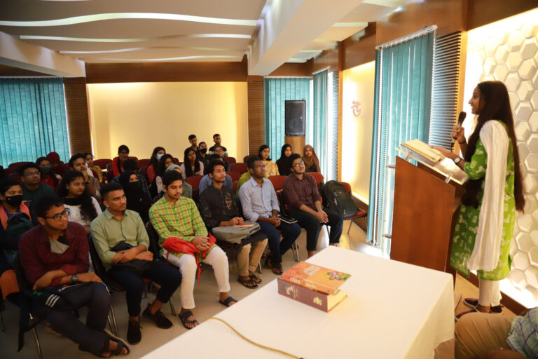 কলেজ শিক্ষার্থীদের আনন্দময় জগতে আহ্বান বিশ্বসাহিত্য কেন্দ্রের