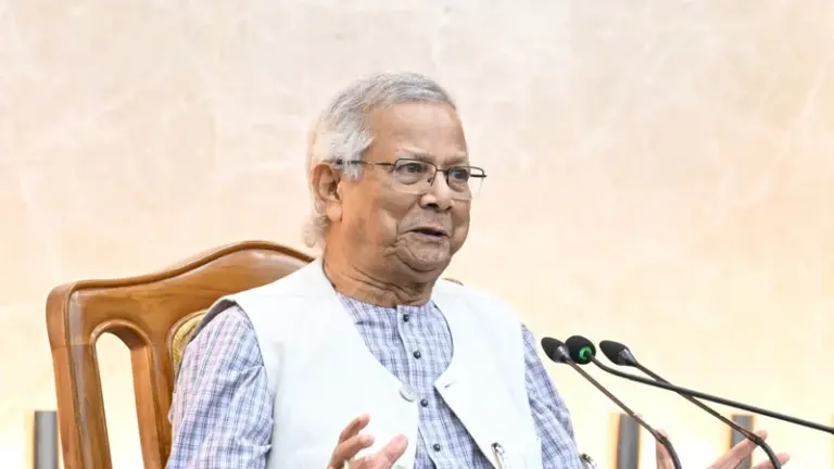 তিন রাজনৈতিক দলের সঙ্গে প্রধান উপদেষ্টার বৈঠক
