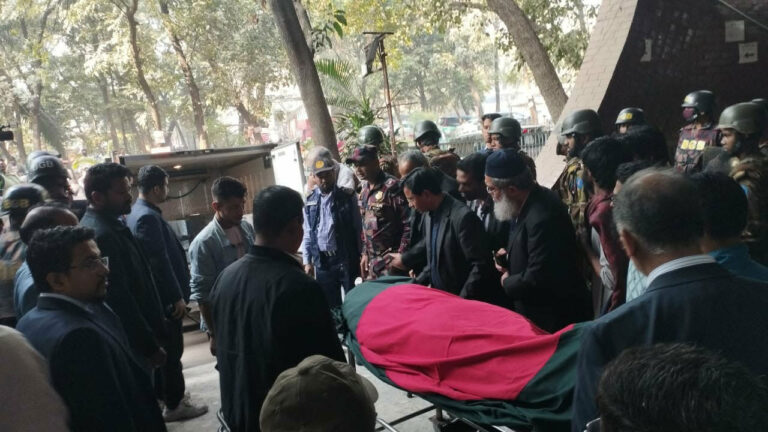 ময়নাতদন্তের জন্য হাদির মরদেহ সোহরাওয়ার্দীতে