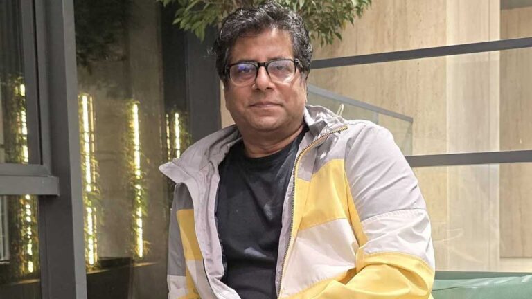 ডিবি হেফাজতে সাংবাদিক আনিস আলমগীর