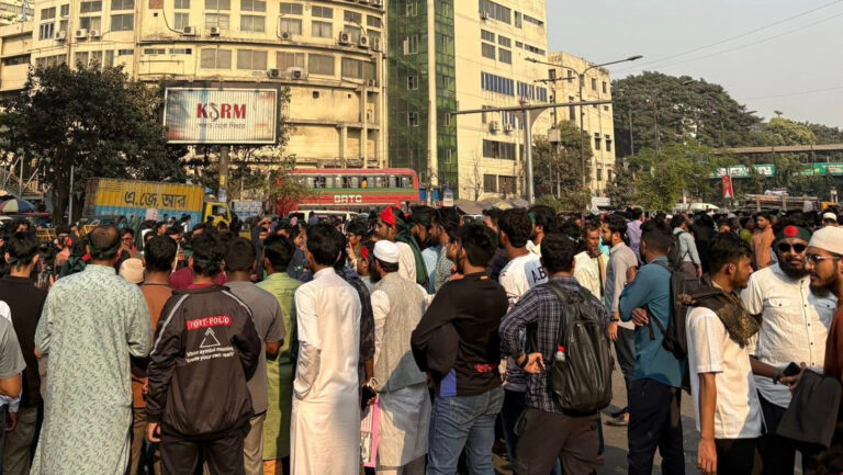 শাহবাগে বাড়ছে ছাত্র-জনতার উপস্থিতি