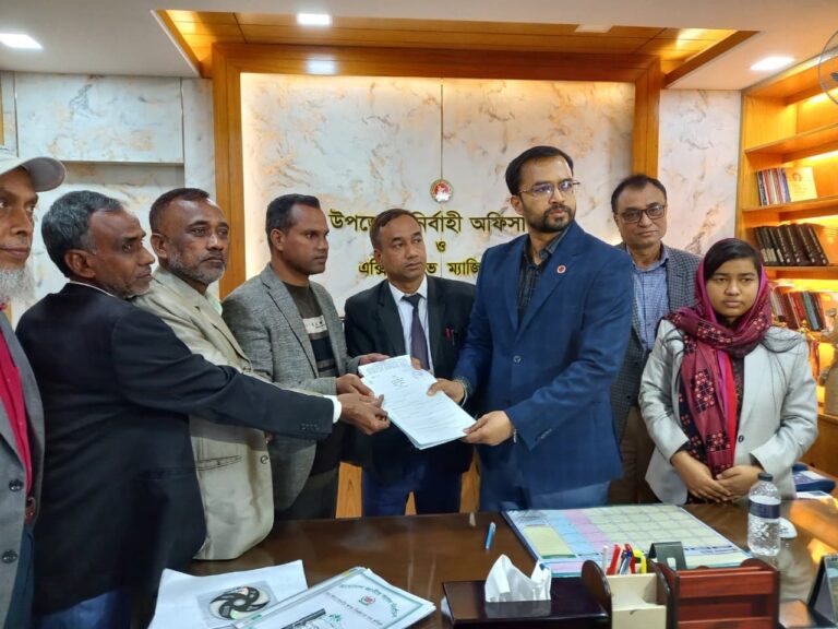 স্বতন্ত্র প্রার্থী হিসেবে মনোনয়নপত্র তুললেন রুমিন ফারহানা