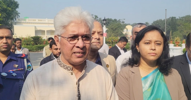 বিদেশ থেকে চিনি আমদানি আপাতত বন্ধ: উপদেষ্টা আদিলুর
