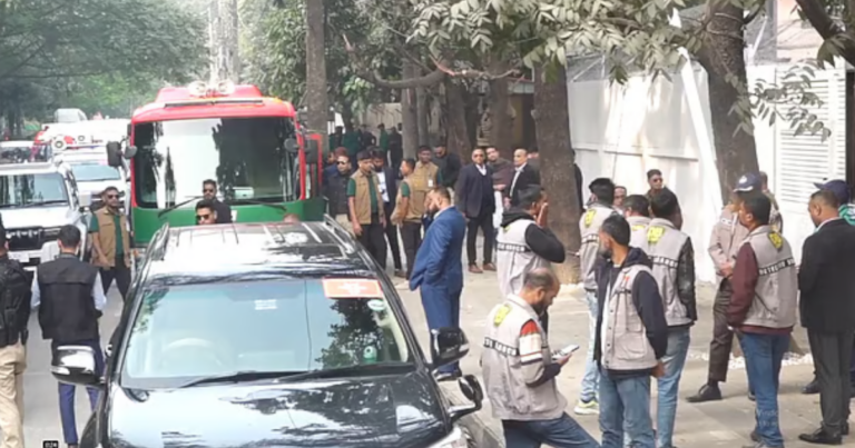 জিয়া উদ্যানের পথে তারেক রহমান