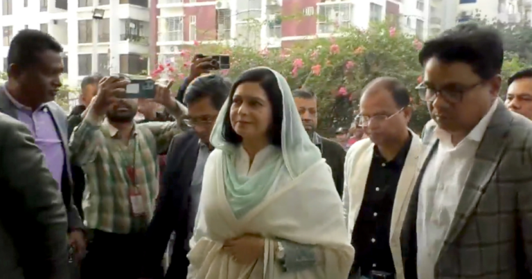 খালেদা জিয়াকে দেখতে হাসপাতালে ডা. জুবাইদা