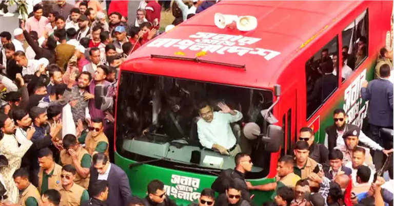 জাতীয় স্মৃতিসৌধের পথে তারেক রহমান