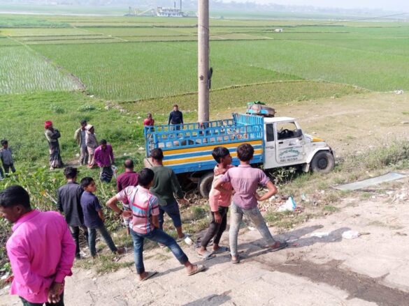 কিশোরগঞ্জে পিকআপ নিয়ন্ত্রণ হারিয়ে নিহত ২