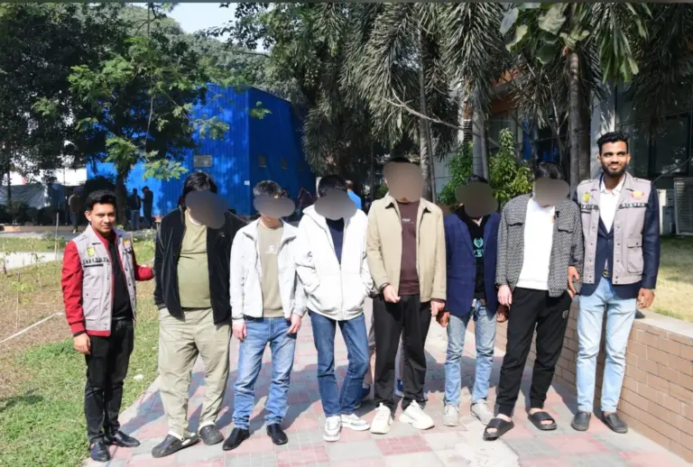 ৫১ হাজার সিমসহ রাজধানীতে ৫ চীনা নাগরিক গ্রেপ্তার