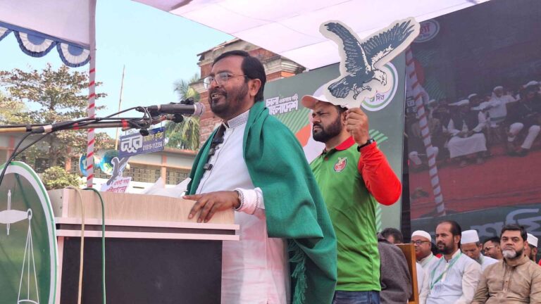 চাঁদাবাজি থেকে বাঁচার কার্ড চাই: মজিবুর রহমান মঞ্জু