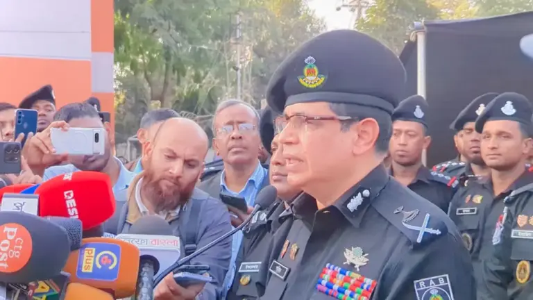 জঙ্গল সলিমপুরে অবৈধ কর্মকাণ্ডের আস্তানা ভেঙে গুঁড়িয়ে দেয়া হবে: র‌্যাব ডিজি