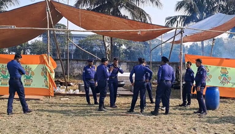 মোংলায় খালেদা জিয়ার দোয়া মাহফিলে দুর্বৃত্তদের হামলা, খাবার লুট